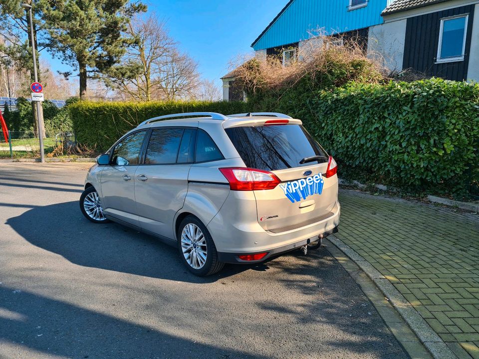 Ford Grand C Max 7 Sitzer Titanium in Recklinghausen