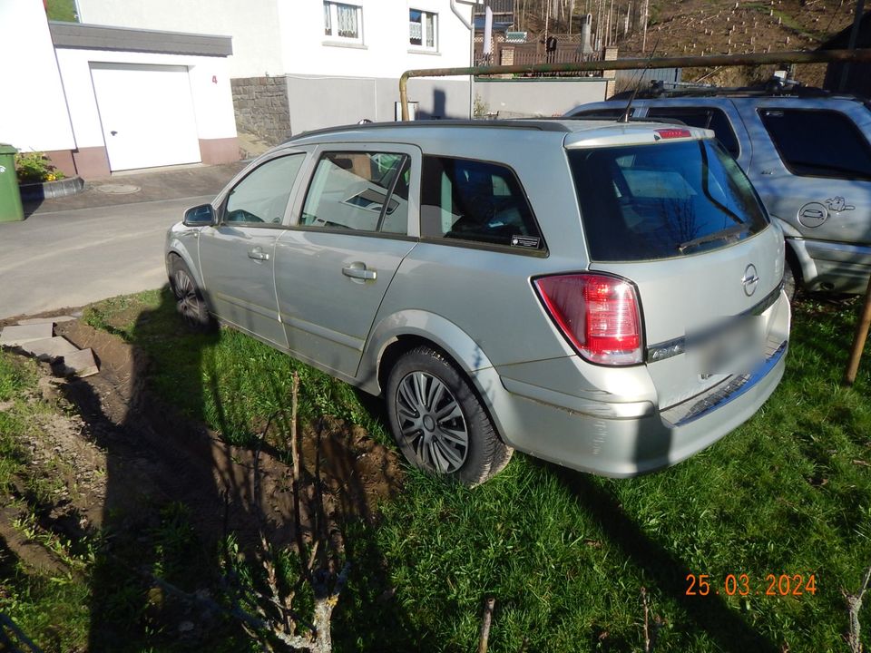 Opel Astra H Caravan 1.6 16V mit LPG in Reichshof