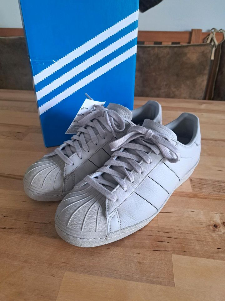 Neu adidas superstar 80s grau leder 41 1/3 in Blaichach