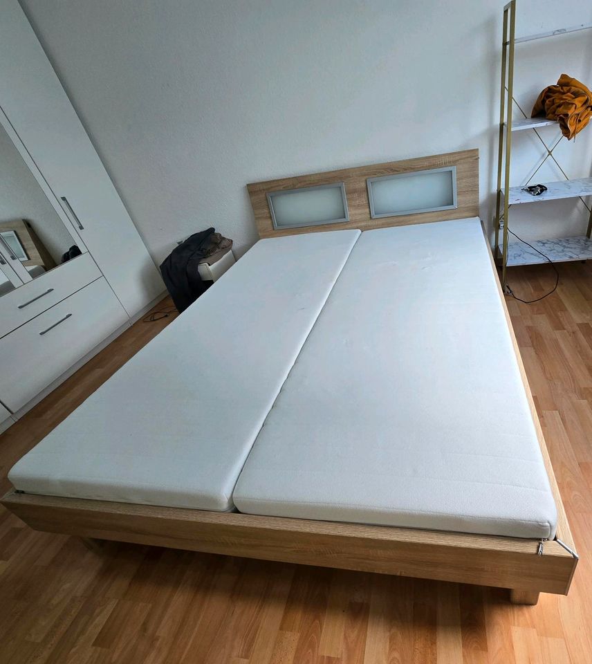 Schlafzimmerbett Bett 1,60 x2,00 mit Lattenrost Matratze Komplett in Marl
