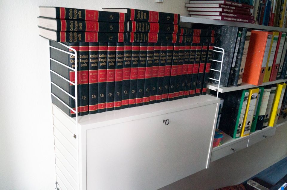 Collier´s Encyclopedia 1969 24 Bände + 2 Yearbooks bis 1971 in Essen