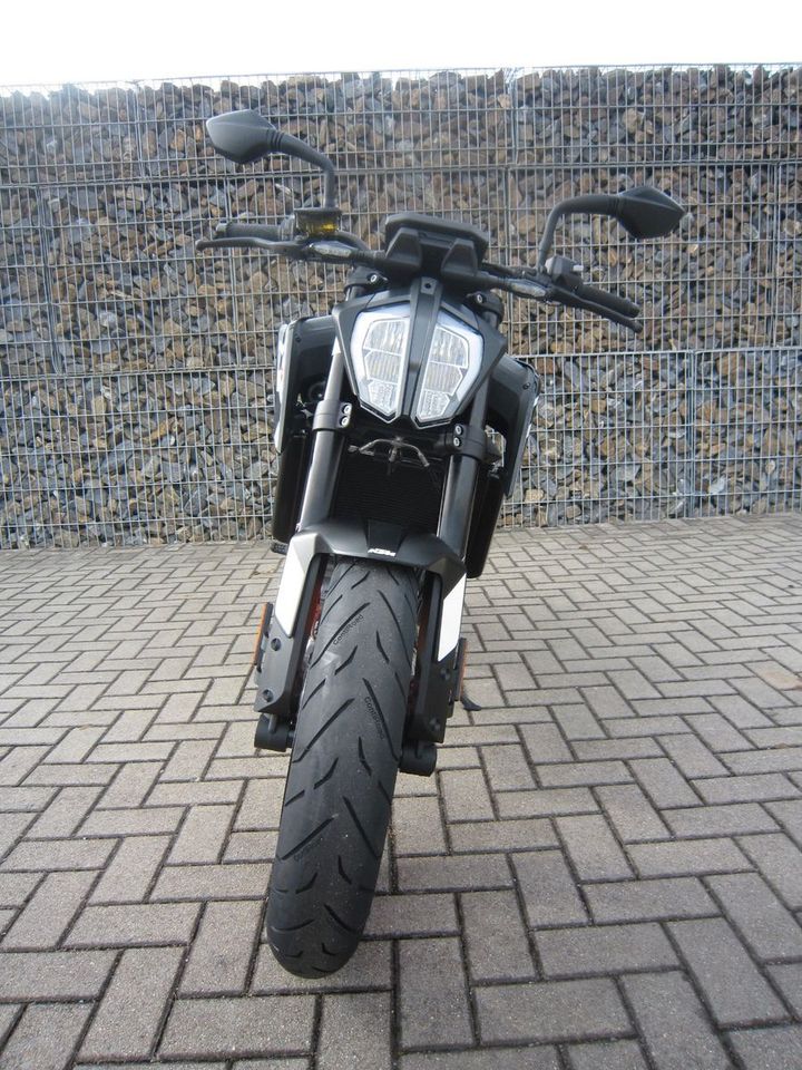 KTM 890 Duke GP /2023 / in Oelsnitz / Vogtland