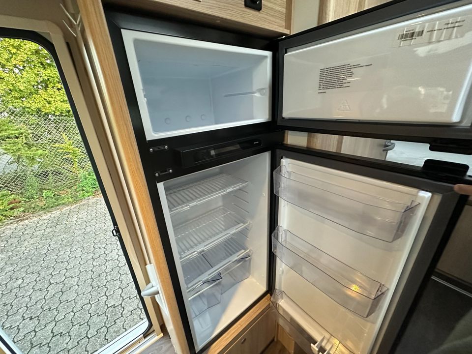 Sunlight T69L , 5-Sitzer, Markise, TV, Navi, Wohnmobil Teilintegr in Bergisch Gladbach