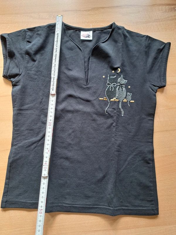 Schwarzes T-Shirt in Gr. M mit Katzen-Motiv (eher Gr. S) in Bad Wildungen