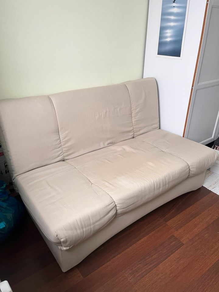 Couch mit Bettfunktion, beige in Frankfurt am Main