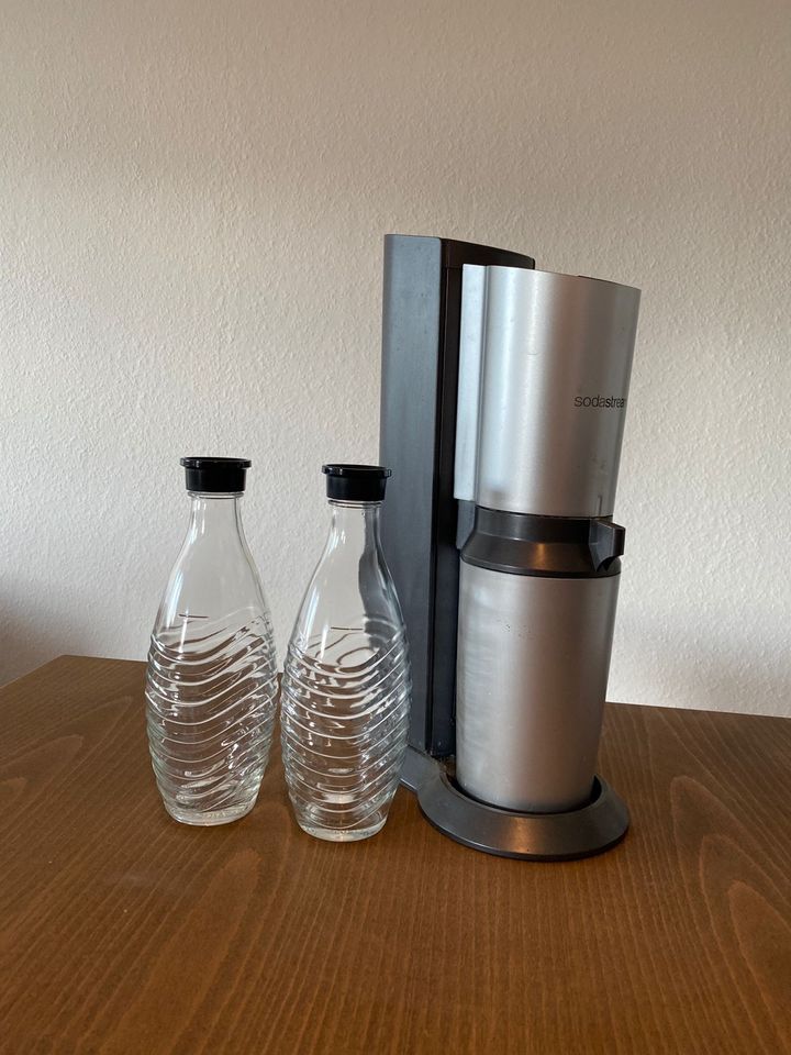 Sodastream mit 2 Originalglasflaschen in Sundern (Sauerland)