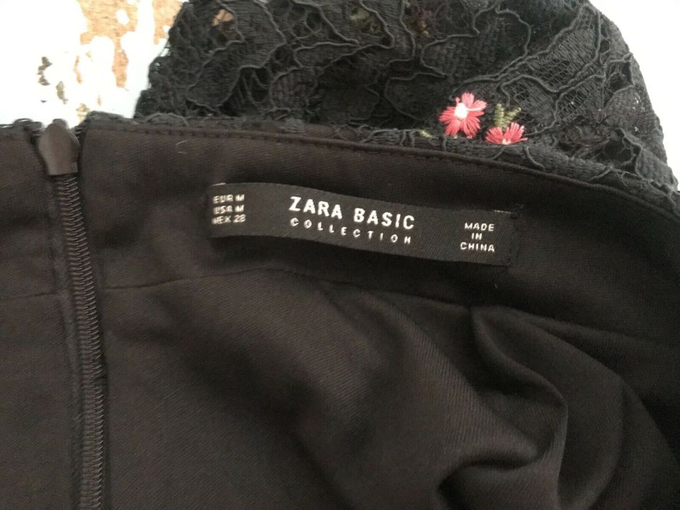 Rock Spitze Blumen Rüschen geblümt dunkelgrün Zara Basics in Hohenschäftlarn