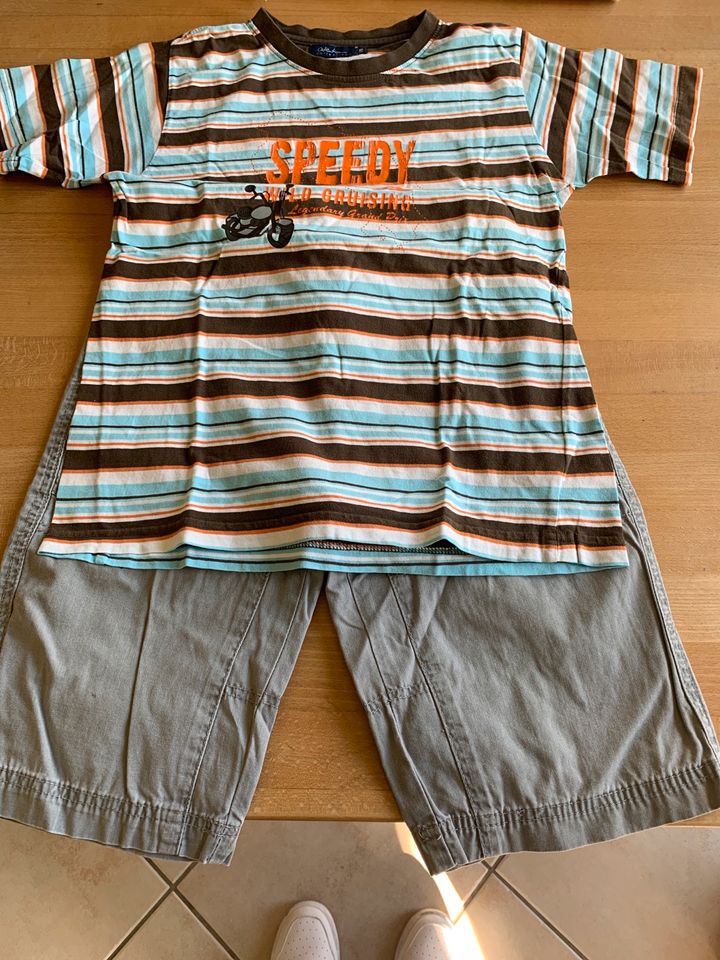 Jungen T-Shirt und Shorts in Niddatal