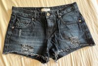 Dunkelblaue Jeansshort Pimkie Größe 32 XXS Shorts Used Look Wiesbaden - Delkenheim Vorschau