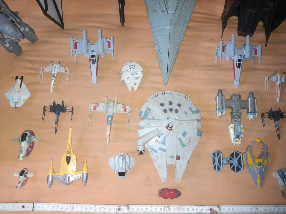 30x Star Wars Raumschiffe Kampfläufer X-Wing  AT-AT  Slave U-Wing in Berlin