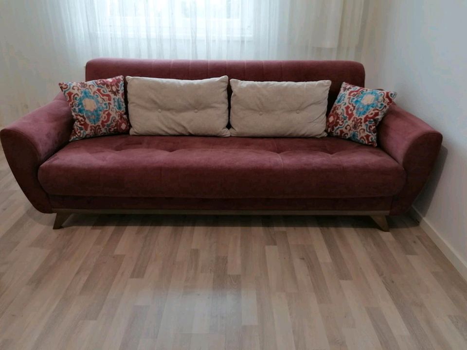 Sofa , Esstisch, Teppich in Leipzig