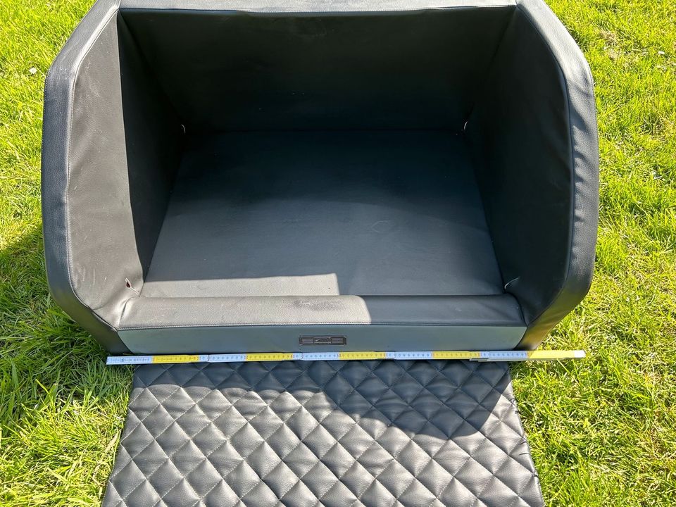 DOGSTYLER Autohundebett / Hundebox für Kofferraum in Hünxe