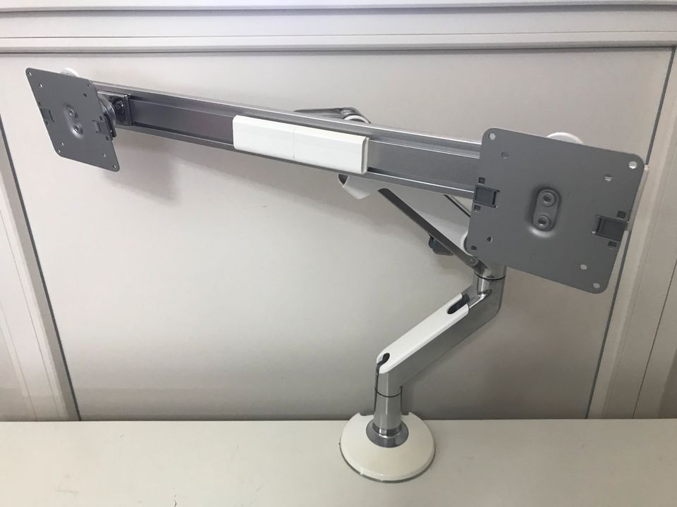 (4x) Humanscale M8 - Dual Monitor Tischhalterung mit Tischklemme in Ahaus