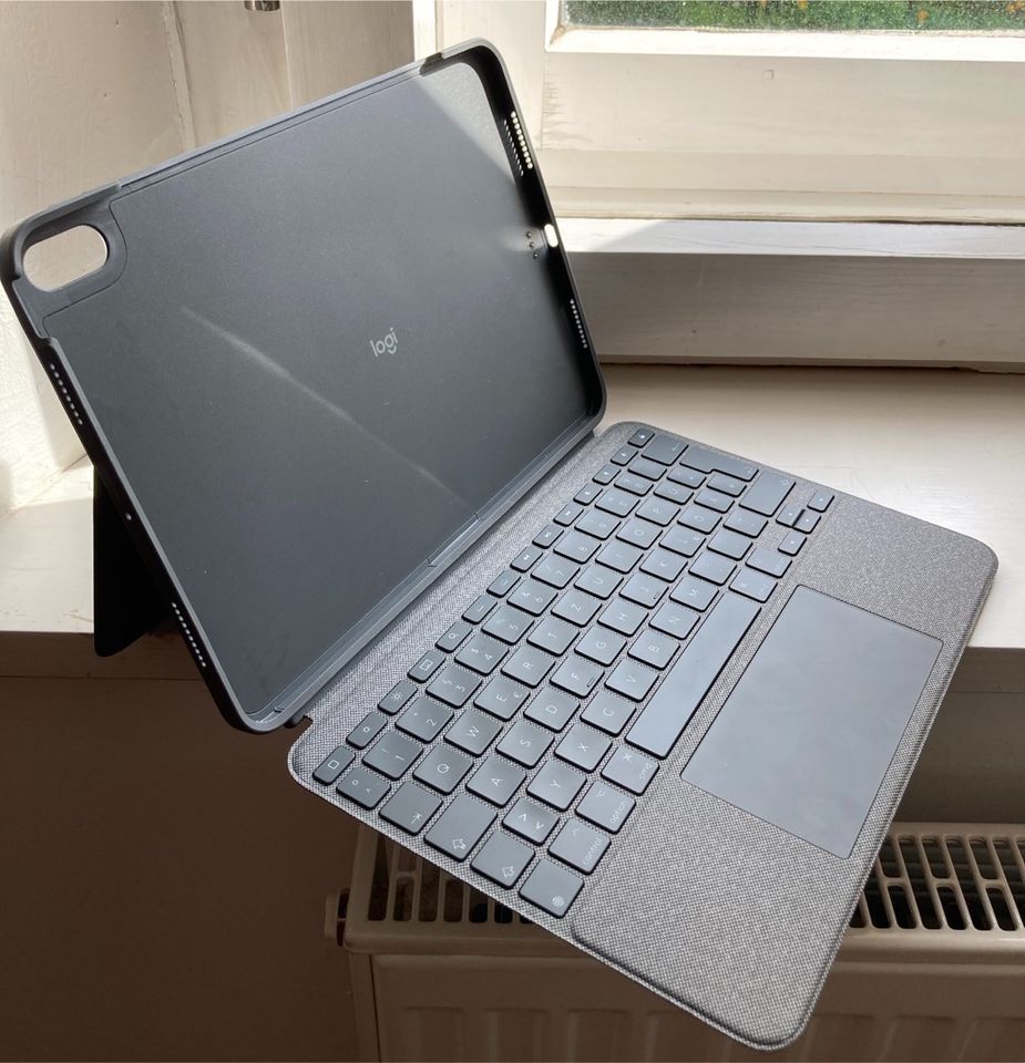 Neue Logitech Combo Touch iPad Air in Regensburg