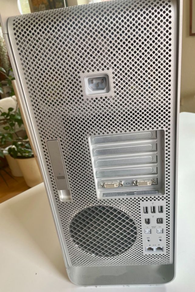 Apple Mac Pro 2008, MacPro3,1 A1183, EMC 2180 ***Defekt*** in Marburg