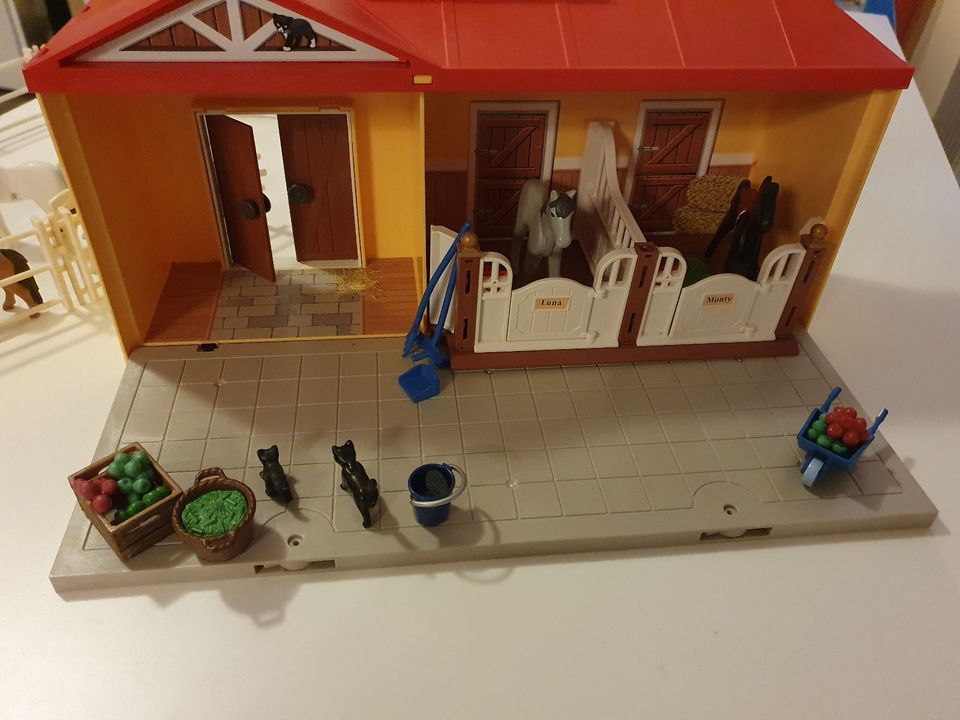 Playmobil Pferdestall zum Mitnehmen 5348 plus Kiosk 9457 in Eisenach