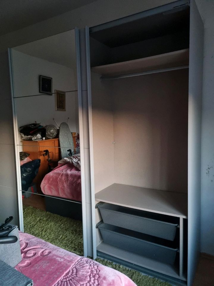 Schwebetürkleiderschrank + Doppelbett in Elsenfeld