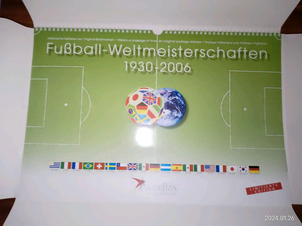 Fußball Weltmeisterschaften Briefmarken Kalender 1930-2006 in Olsberg