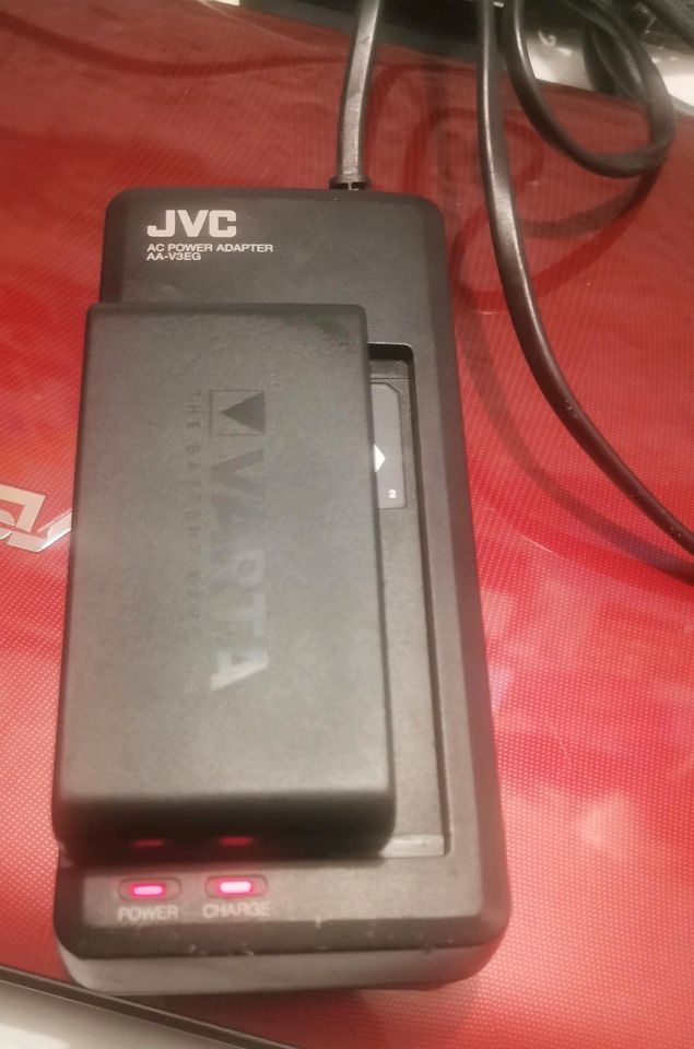 JVC VHS Camcorder  GR AX5 mit Zubehör in Herborn