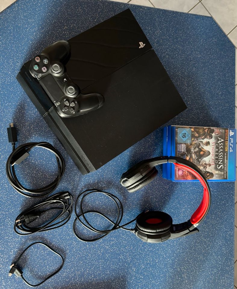 PS4 inkl. Spiele und Headset in Schlüsselfeld