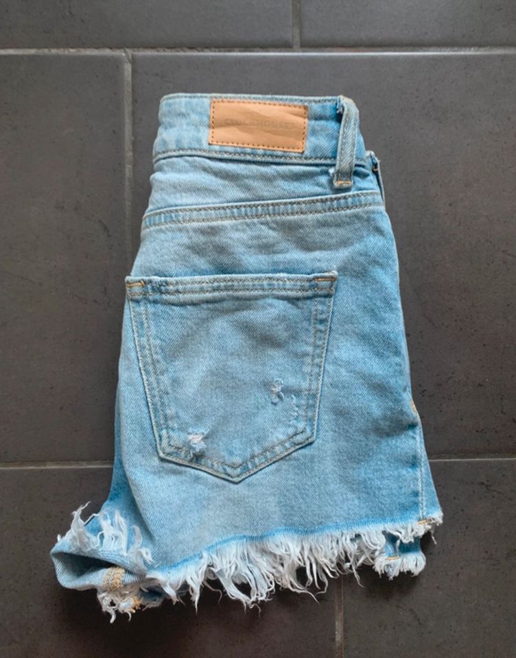 Hellblaue Jeans Shorts Gr.34 in Centrum