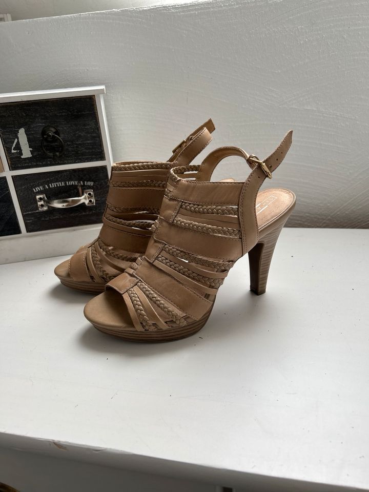 Gr 37 5th Avenue High Heels in beige braun mit Riemchen in  Nordrhein-Westfalen - Neuenrade | eBay Kleinanzeigen ist jetzt Kleinanzeigen