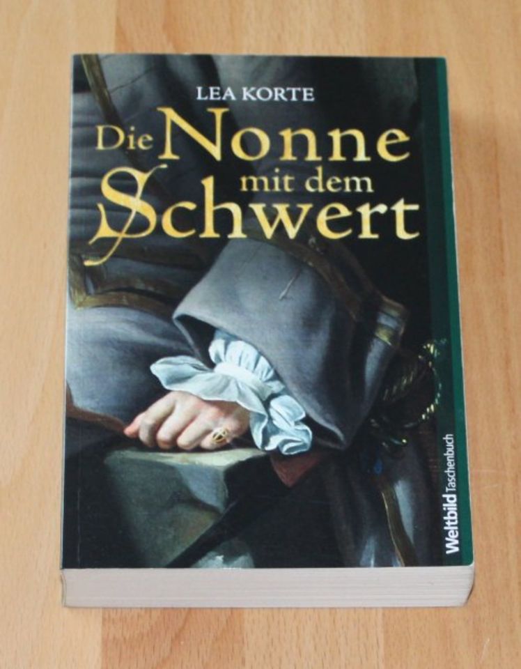 Die Nonne mit dem Schwert ein Roman von Lea Korte in Osterrönfeld