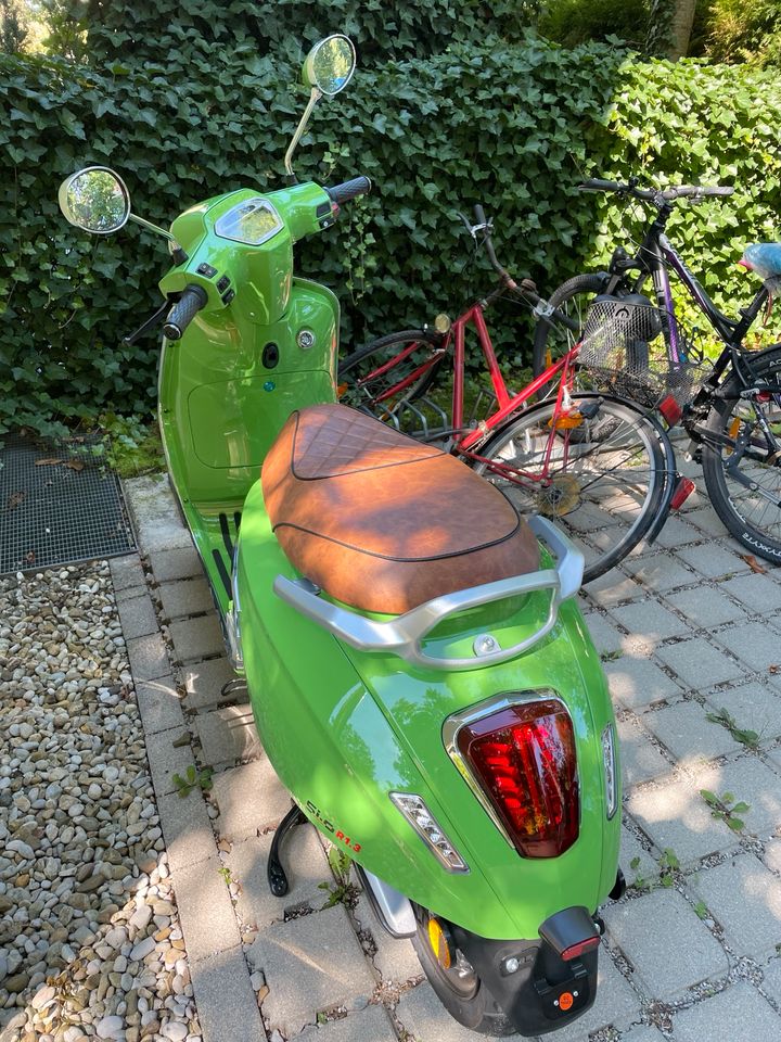 Neuer Elektro-/E-Roller Scooter von UEBLER, Modell "Si.o R1.3“ in München