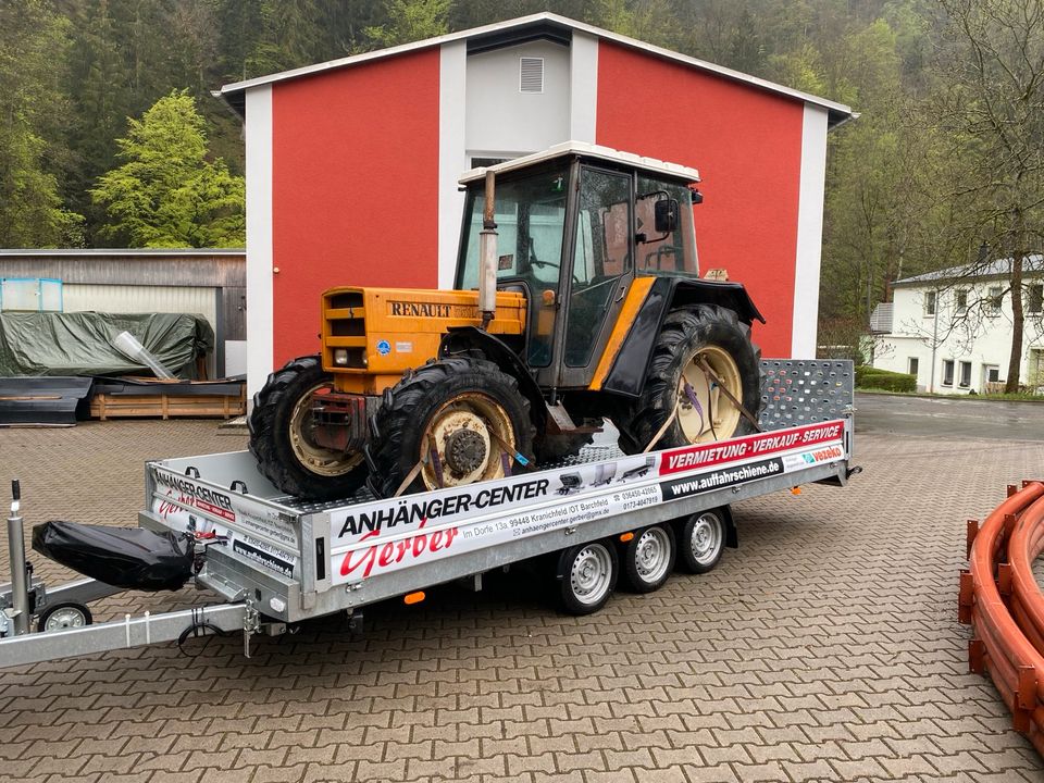 Transporte von Traktoren Baumaschinen Fahrzeugen in Kranichfeld