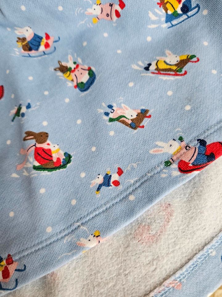 Baby Mini Boden Sweatshirt-Kleid mit Schneehäschen 104 in Neu-Anspach