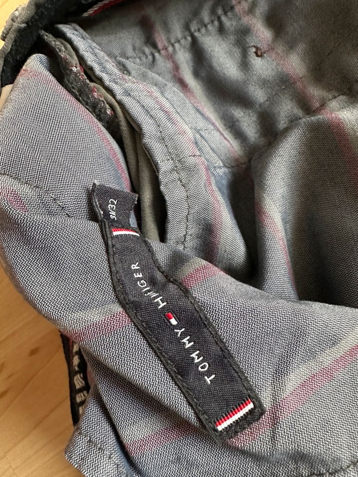 Tommy Hilfiger Denton Straight Fit Chino Hose 31/32 grau in Schönkirchen