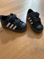 Adidas Sneaker Baby Turnschuhe Größe 23 schwarz Leipzig - Gohlis-Nord Vorschau