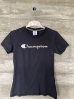 Champion  T-Shirt Größe S sehr gut erhalten Bayern - Donauwörth Vorschau