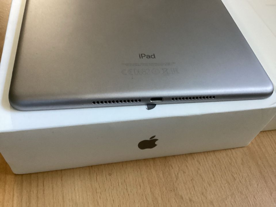 Apple IPad 5. Gen. 32GB Spacegrey in Oldenburg