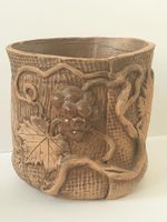 Kunstvoll handgefertigter Keramik Übertopf mit Weinrebe - Unikat Friedrichshain-Kreuzberg - Friedrichshain Vorschau
