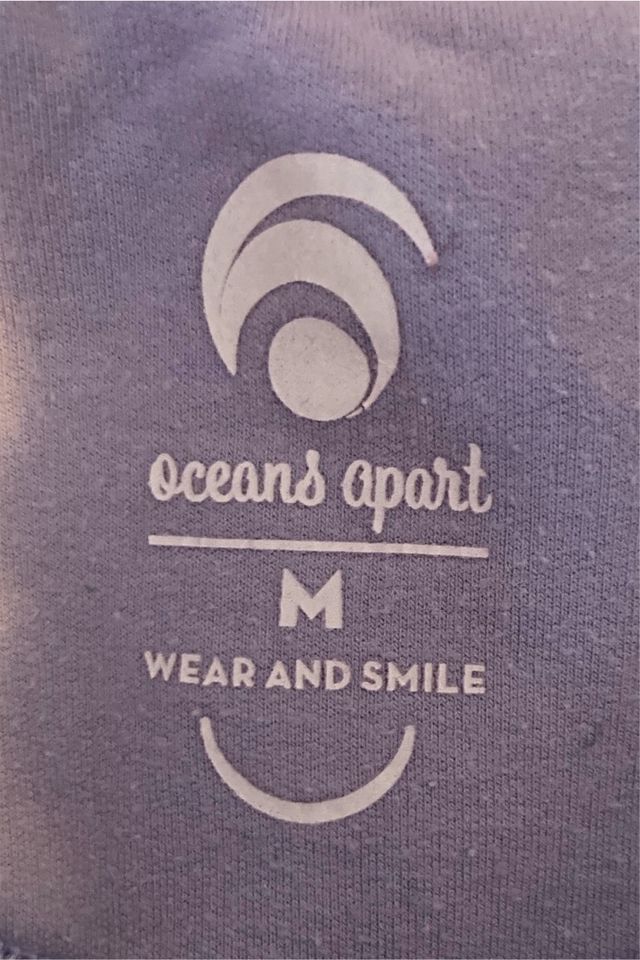 Oceans Apart Pullover Crop Top in Röthenbach