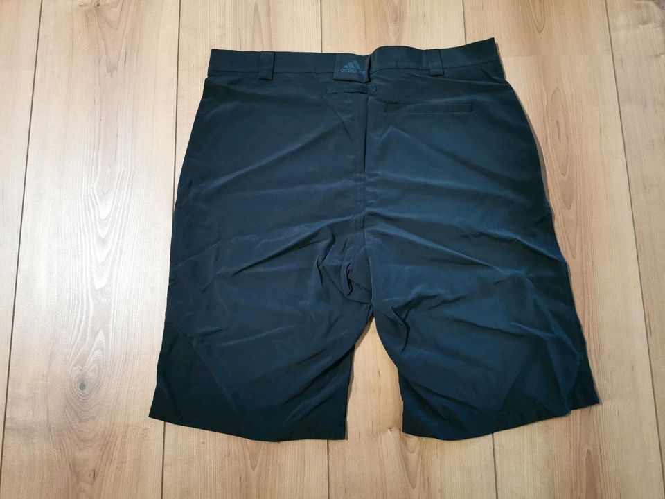 Adidas Segelshort für Herren Gr. XL & XXL in Leezen