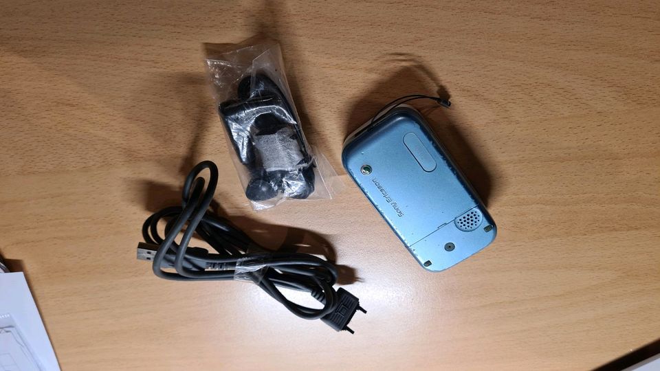 Sony Ericsson Z610i Handy blau Klapphandy in Verden