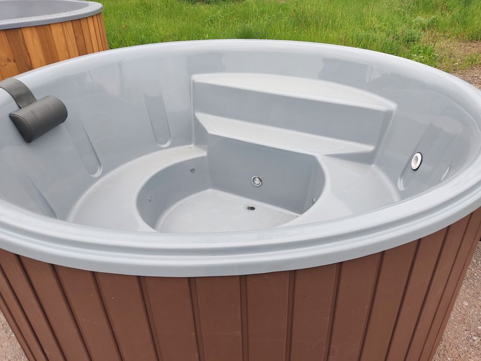 Badefaß Badezuber Jacuzzi mit Led-Massage mit Versand in Stuttgart