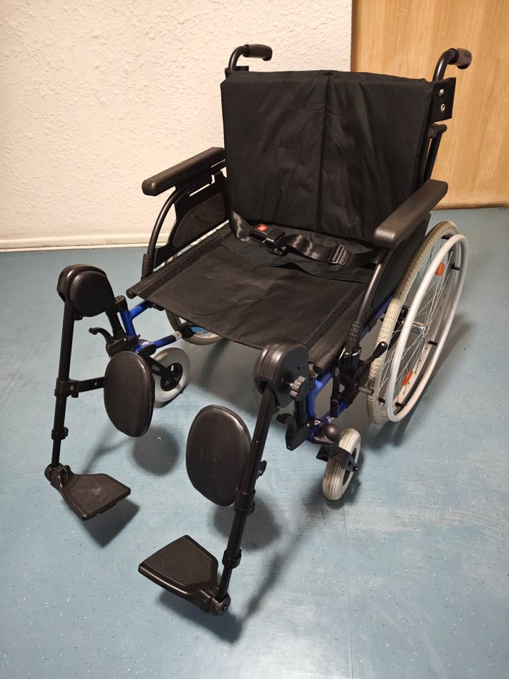 wie neu, leicht Rollstuhl RubiX Breezy XL faltbar Sitzbr. 60 cm in Berlin