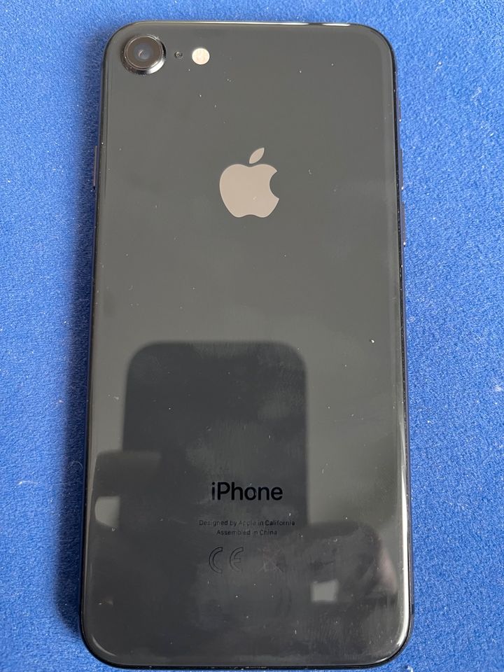 iPhone 8 64 GB Zustand 1 in Schwalbach