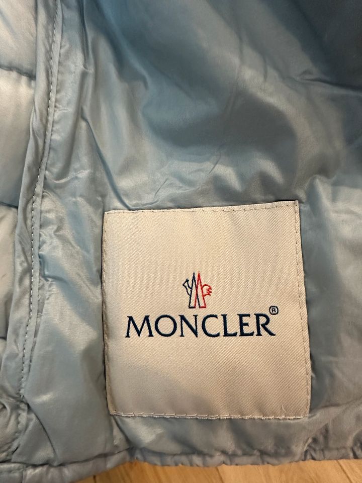 Moncler Weste 5 Jahre - Hellblau- in Gießen