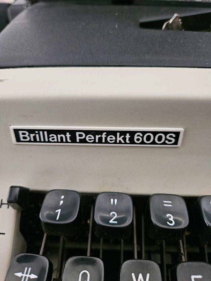 Schreibmaschine Brillant Perfekt 600S in Norderstedt
