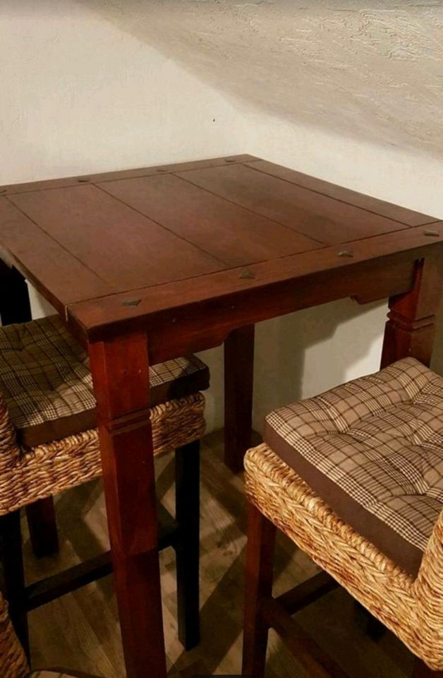 Tisch mit Stühlen in Werdohl