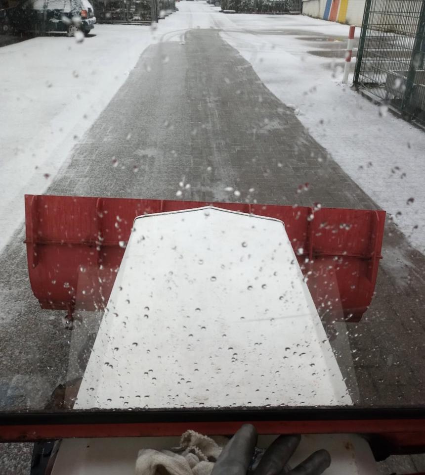Gutbrod 2500 Kommunaltraktor Trecker mit Wetterschutz und Schild in Dortmund