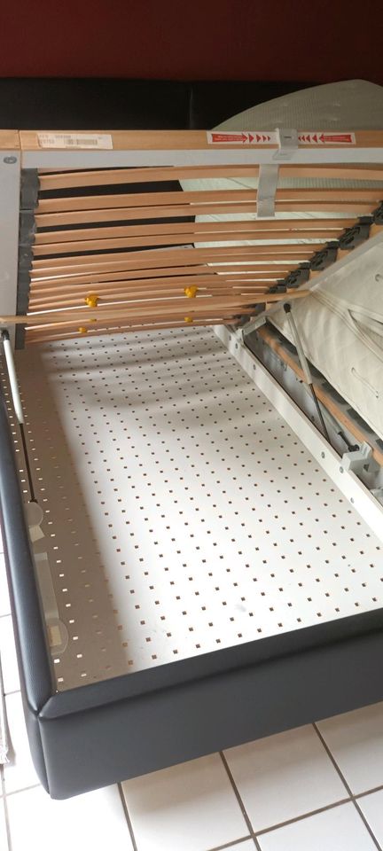 Bett 2x2m mit getrennter Matratzen in Erkrath