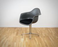 Vitra Eames Plastic Armchair DAL mit Sitzpolster Stuttgart - Stuttgart-West Vorschau