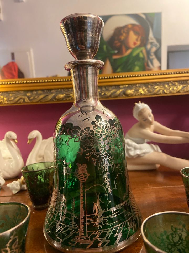 Jugendstil Decanter grünes Glas mit echtem  Silber Overlay in Berlin