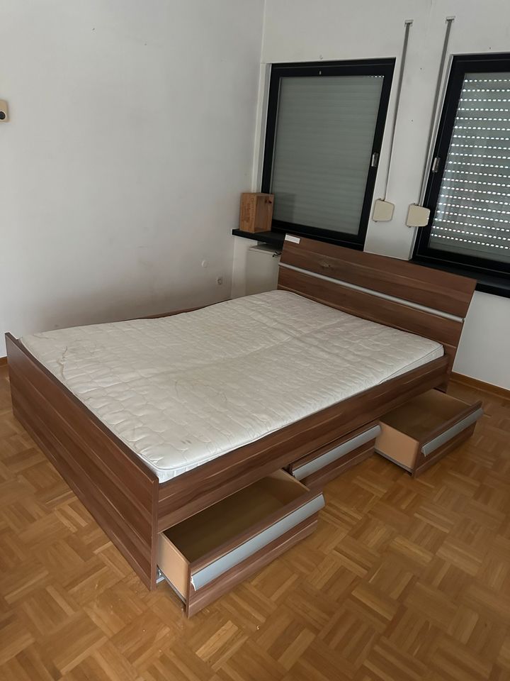 Bett mit Matratze und Schubladen 140x200 in Schmallenberg