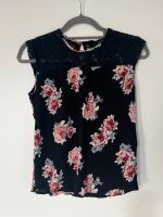 Schöne Bluse / Shirt mit Spitze  Only Größe 34 schwarz mit Blumen Hessen - Bad Schwalbach Vorschau